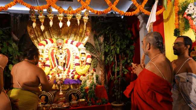swamijigracedinthemyhomebhuja