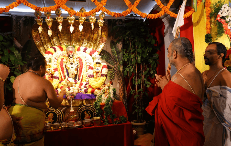 swamijigracedmyhomebhuja