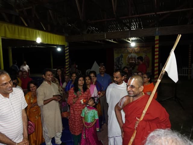 Swa:mi:ji Blessing Prajna Students & Parents